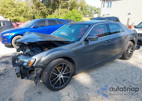 2012 Chrysler 300 S V8 z USA, uszkodzony, nr VIN 2C3CCAJT7CH262105